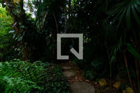 Casa à venda com 750m², 5 quartos e 10 vagas Casa à venda com 750m², 5 quartos e 10 vagasJardim fundos