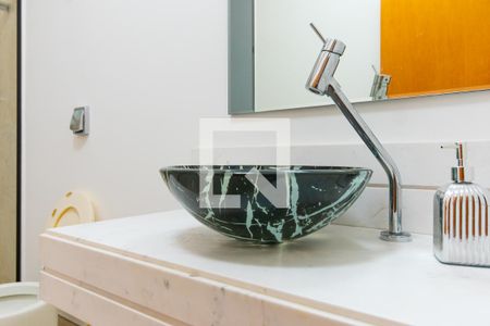 Casa à venda com 750m², 5 quartos e 10 vagas Casa à venda com 750m², 5 quartos e 10 vagasBanheiro da Suíte 4