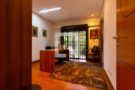 Casa à venda com 750m², 5 quartos e 10 vagas Casa à venda com 750m², 5 quartos e 10 vagasQuarto 1 - Suíte