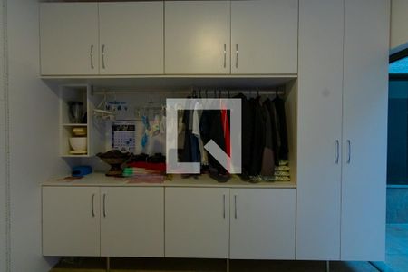 Casa à venda com 750m², 5 quartos e 10 vagas Casa à venda com 750m², 5 quartos e 10 vagasÁrea de Serviço