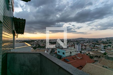 Apartamento à venda com 200m², 3 quartos e 4 vagasCobertura