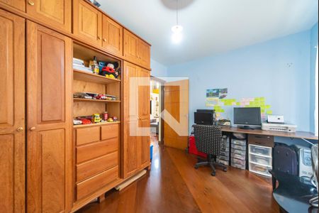 Casa à venda com 300m², 4 quartos e 4 vagasEscritório