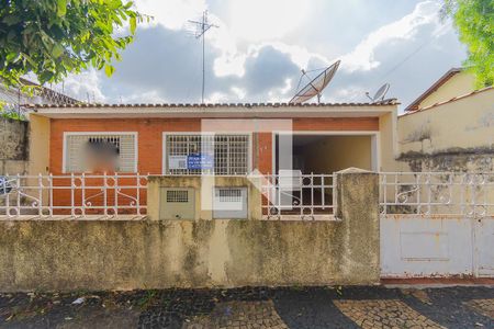 Casa à venda com 270m², 4 quartos e 3 vagasFachada