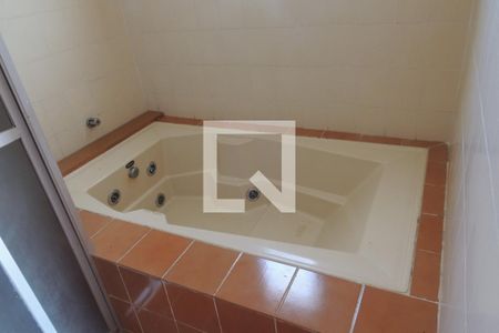 Casa de condomínio à venda com 440m², 4 quartos e 2 vagasBanheiro da Suíte 2