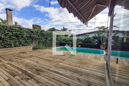 Casa à venda com 274m², 2 quartos e 4 vagas Casa à venda com 274m², 2 quartos e 4 vagasPiscina