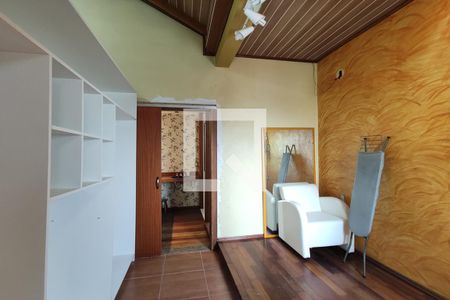 Casa à venda com 274m², 2 quartos e 4 vagas Casa à venda com 274m², 2 quartos e 4 vagasCloset