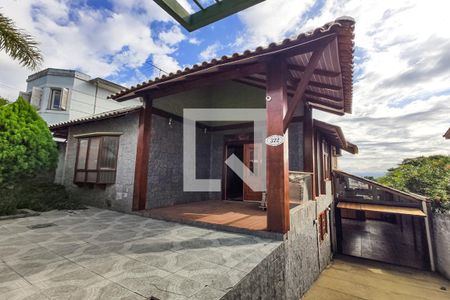 Casa à venda com 274m², 2 quartos e 4 vagas Casa à venda com 274m², 2 quartos e 4 vagasFachada
