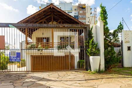 Casa à venda com 650m², 3 quartos e 2 vagas Casa à venda com 650m², 3 quartos e 2 vagasFachada