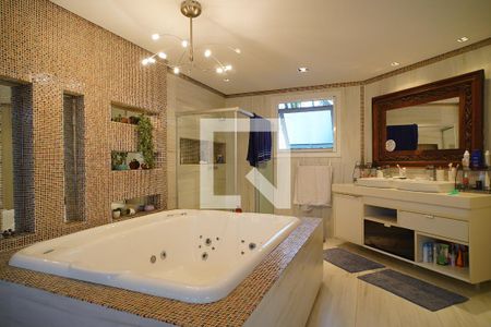 Casa à venda com 352m², 3 quartos e 4 vagasSuíte