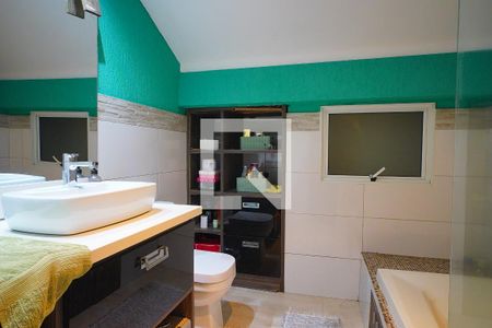 Casa à venda com 352m², 3 quartos e 4 vagasBanheiro da Suíte 2