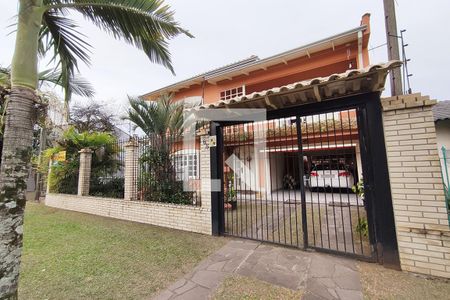 Casa à venda com 370m², 3 quartos e 2 vagas Casa à venda com 370m², 3 quartos e 2 vagasFachada