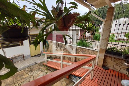 Casa à venda com 370m², 3 quartos e 2 vagas Casa à venda com 370m², 3 quartos e 2 vagasPátio Fundos