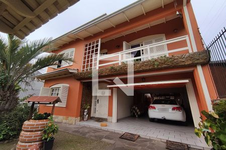 Casa à venda com 370m², 3 quartos e 2 vagas Casa à venda com 370m², 3 quartos e 2 vagasFachada