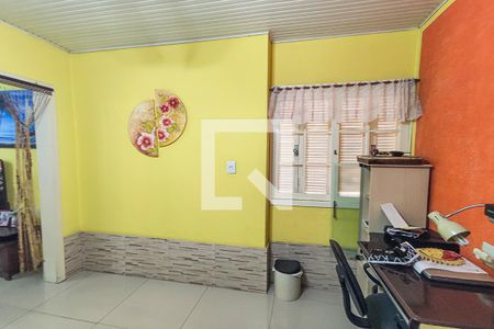 Casa à venda com 370m², 3 quartos e 2 vagas Casa à venda com 370m², 3 quartos e 2 vagasEscritório