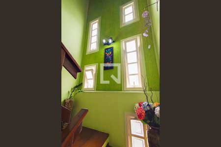 Casa à venda com 370m², 3 quartos e 2 vagas Casa à venda com 370m², 3 quartos e 2 vagasEscada