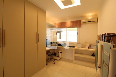 Casa de condomínio à venda com 375m², 5 quartos e 3 vagasQuarto 1