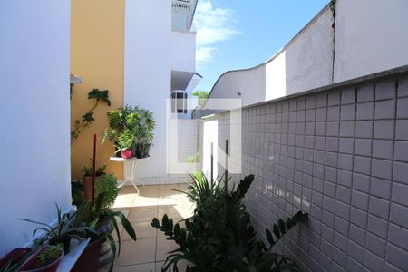 Casa de condomínio à venda com 375m², 5 quartos e 3 vagasQuintal