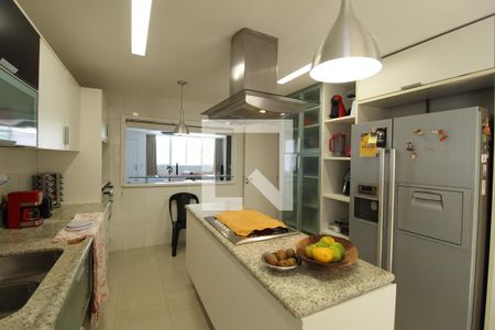 Casa de condomínio à venda com 375m², 5 quartos e 3 vagasCozinha