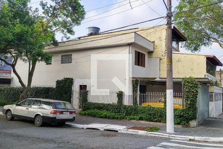 Casa à venda com 150m², 2 quartos e 3 vagas Casa à venda com 150m², 2 quartos e 3 vagasFachada