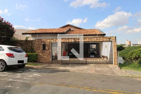 Casa à venda com 316m², 3 quartos e 6 vagasFachada