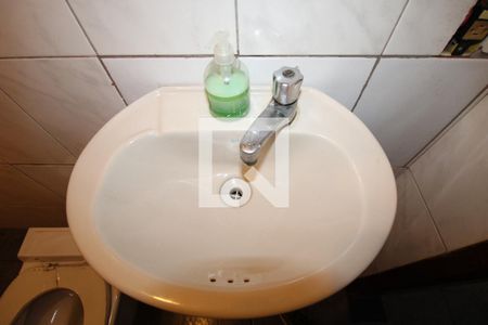 Casa à venda com 316m², 3 quartos e 6 vagasBanheiro de Serviço