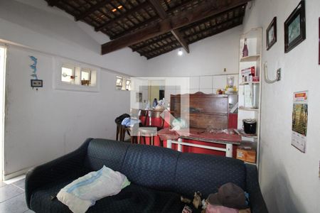 Casa à venda com 316m², 3 quartos e 6 vagasEdícula - Sala e Cozinha