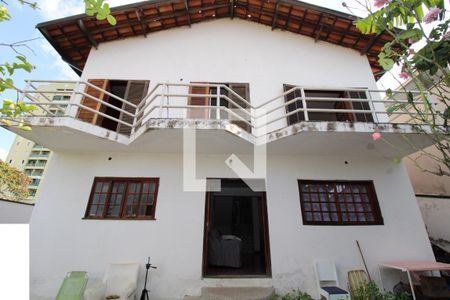 Casa à venda com 316m², 3 quartos e 6 vagasFachada - fundos