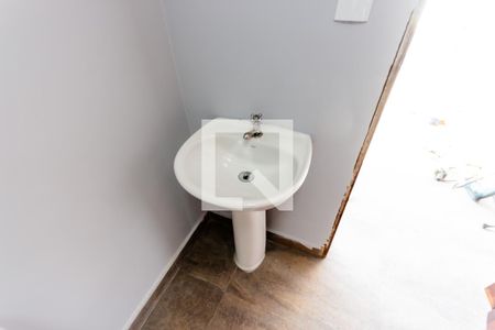 Casa para alugar com 413m², 4 quartos e 8 vagas Casa para alugar com 413m², 4 quartos e 8 vagasBanheiro do Quintal