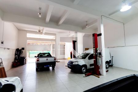 Casa para alugar com 413m², 4 quartos e 8 vagas Casa para alugar com 413m², 4 quartos e 8 vagasGaragem