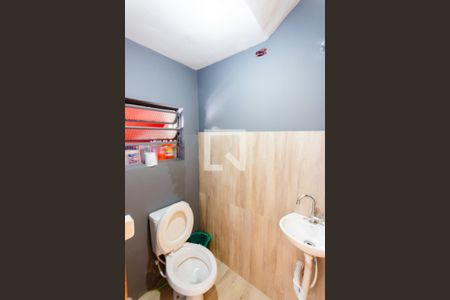 Casa para alugar com 413m², 4 quartos e 8 vagas Casa para alugar com 413m², 4 quartos e 8 vagasBanheiro da Garagem