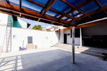 Casa para alugar com 413m², 4 quartos e 8 vagas Casa para alugar com 413m², 4 quartos e 8 vagasQuintal