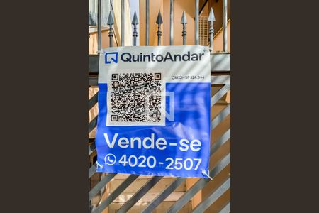 Casa à venda com 135m², 2 quartos e 2 vagas Casa à venda com 135m², 2 quartos e 2 vagasPlaca Instalada da Fachada