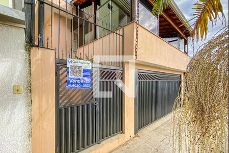 Casa à venda com 135m², 2 quartos e 2 vagas Casa à venda com 135m², 2 quartos e 2 vagasFachada