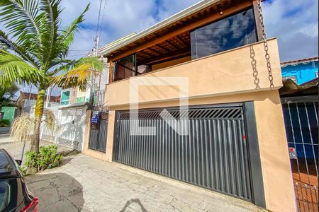 Casa à venda com 135m², 2 quartos e 2 vagas Casa à venda com 135m², 2 quartos e 2 vagasFachada