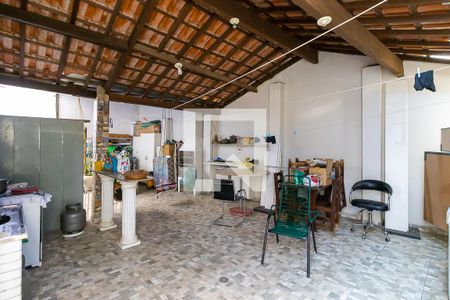 Casa à venda com 274m², 4 quartos e 1 vagaQuintal