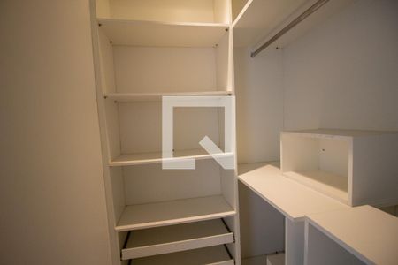 Apartamento à venda com 182m², 4 quartos e 3 vagas Apartamento à venda com 182m², 4 quartos e 3 vagasCloset do Quarto