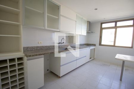 Apartamento à venda com 182m², 4 quartos e 3 vagas Apartamento à venda com 182m², 4 quartos e 3 vagasCozinha