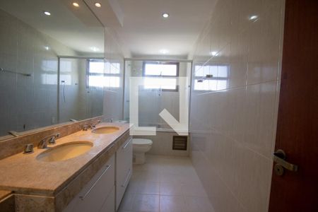 Apartamento à venda com 182m², 4 quartos e 3 vagas Apartamento à venda com 182m², 4 quartos e 3 vagasBanheiro da Suíte 1