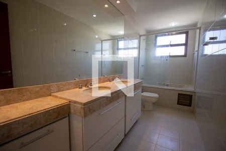 Apartamento à venda com 182m², 4 quartos e 3 vagas Apartamento à venda com 182m², 4 quartos e 3 vagasBanheiro da Suíte 1