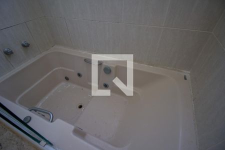 Apartamento à venda com 182m², 4 quartos e 3 vagas Apartamento à venda com 182m², 4 quartos e 3 vagasBanheiro da Suíte 1