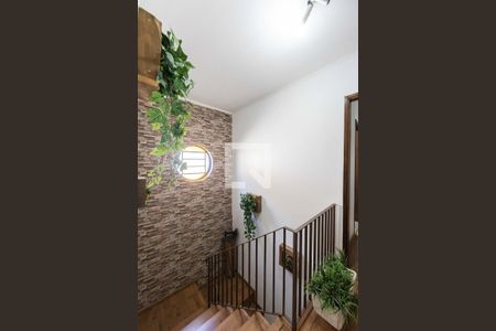 Casa à venda com 265m², 3 quartos e 2 vagas Casa à venda com 265m², 3 quartos e 2 vagasEscada