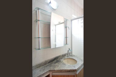 Casa à venda com 180m², 2 quartos e 2 vagasBanheiro da suite 1