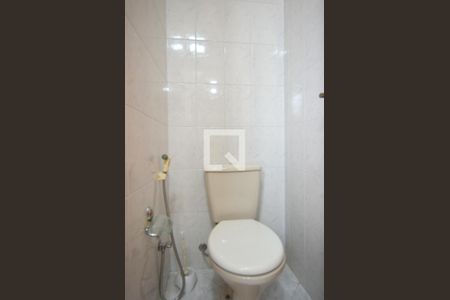 Casa à venda com 180m², 2 quartos e 2 vagasBanheiro da suite 1