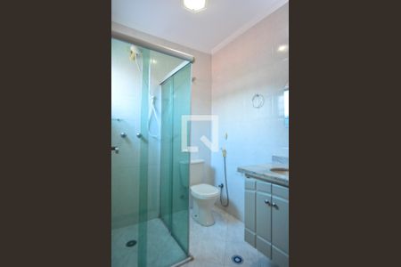 Casa à venda com 180m², 2 quartos e 2 vagasBanheiro da suite 2