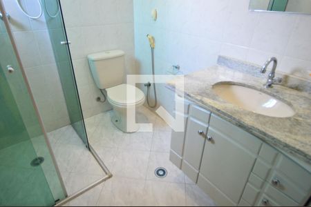 Casa à venda com 180m², 2 quartos e 2 vagasBanheiro da suite 2