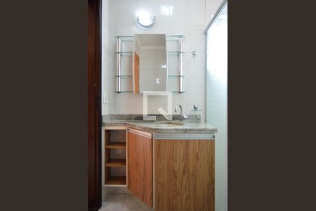 Casa à venda com 180m², 2 quartos e 2 vagasBanheiro da suite 1