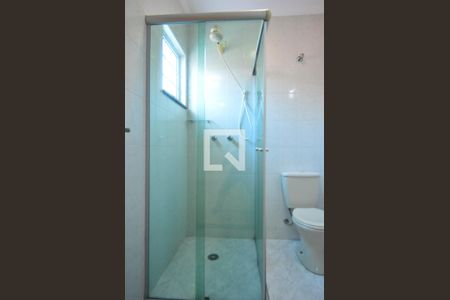 Casa à venda com 180m², 2 quartos e 2 vagasBanheiro da suite 2