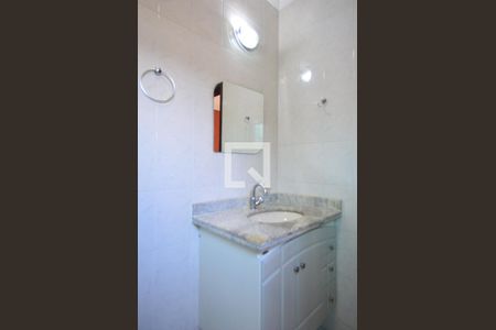 Casa à venda com 180m², 2 quartos e 2 vagasBanheiro da suite 2