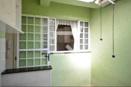 Casa à venda com 180m², 2 quartos e 2 vagasÀrea de serviço