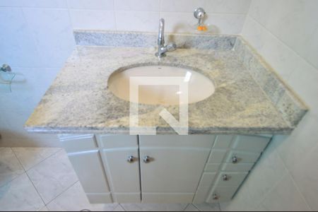 Casa à venda com 180m², 2 quartos e 2 vagasBanheiro da suite 2